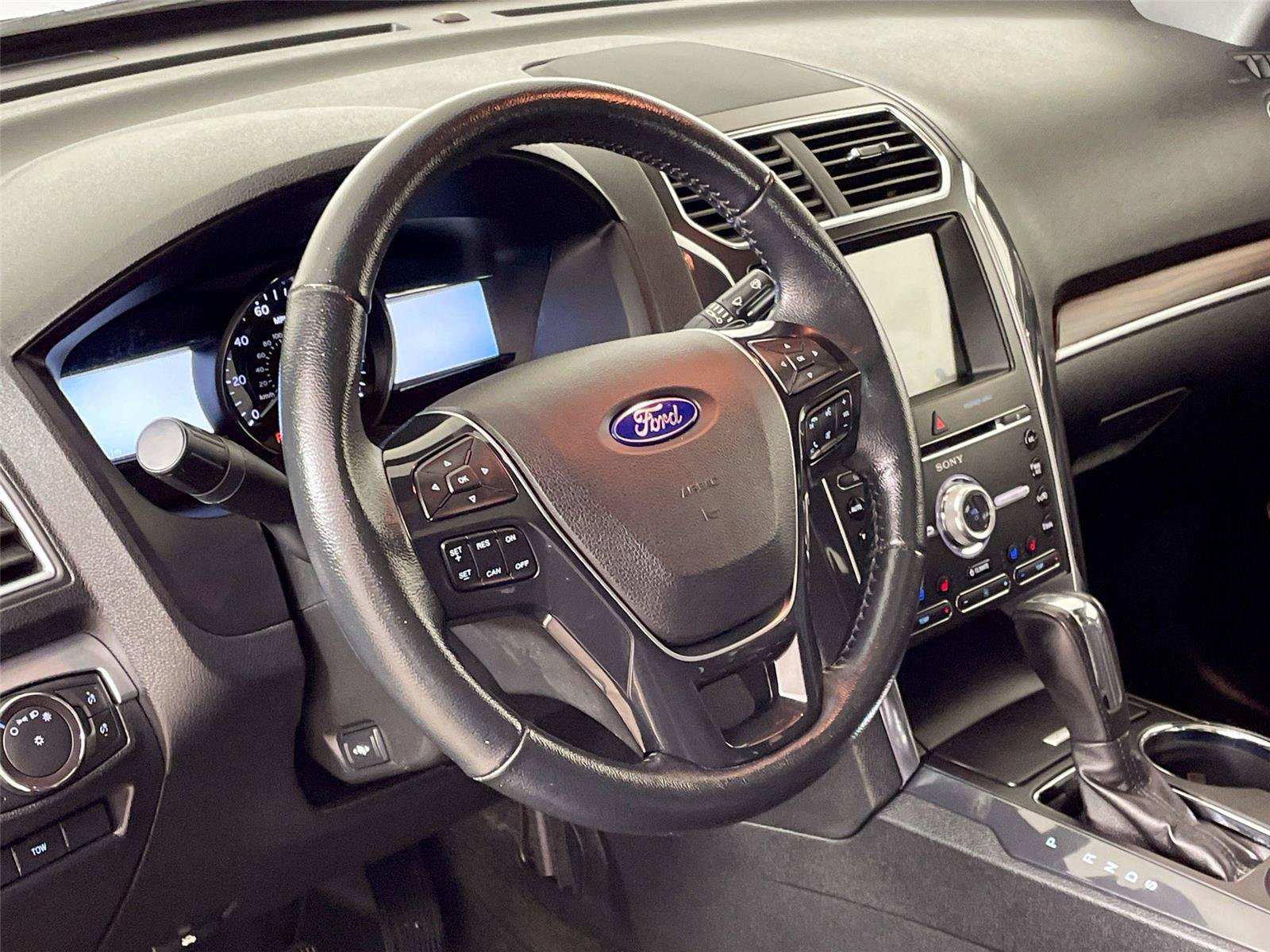 Used 2017 Ford Explorer Limited w/ Equipment Group 301A AWD/4WD image 19