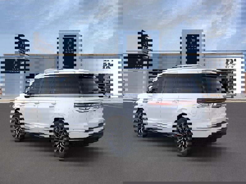 New 2023 Lincoln Navigator Reserve image 4