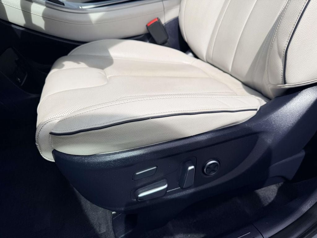 Used 2024 Hyundai Palisade Limited FWD image 14