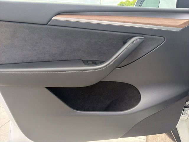 Used 2024 Tesla Model Y Long Range AWD/4WD image 21