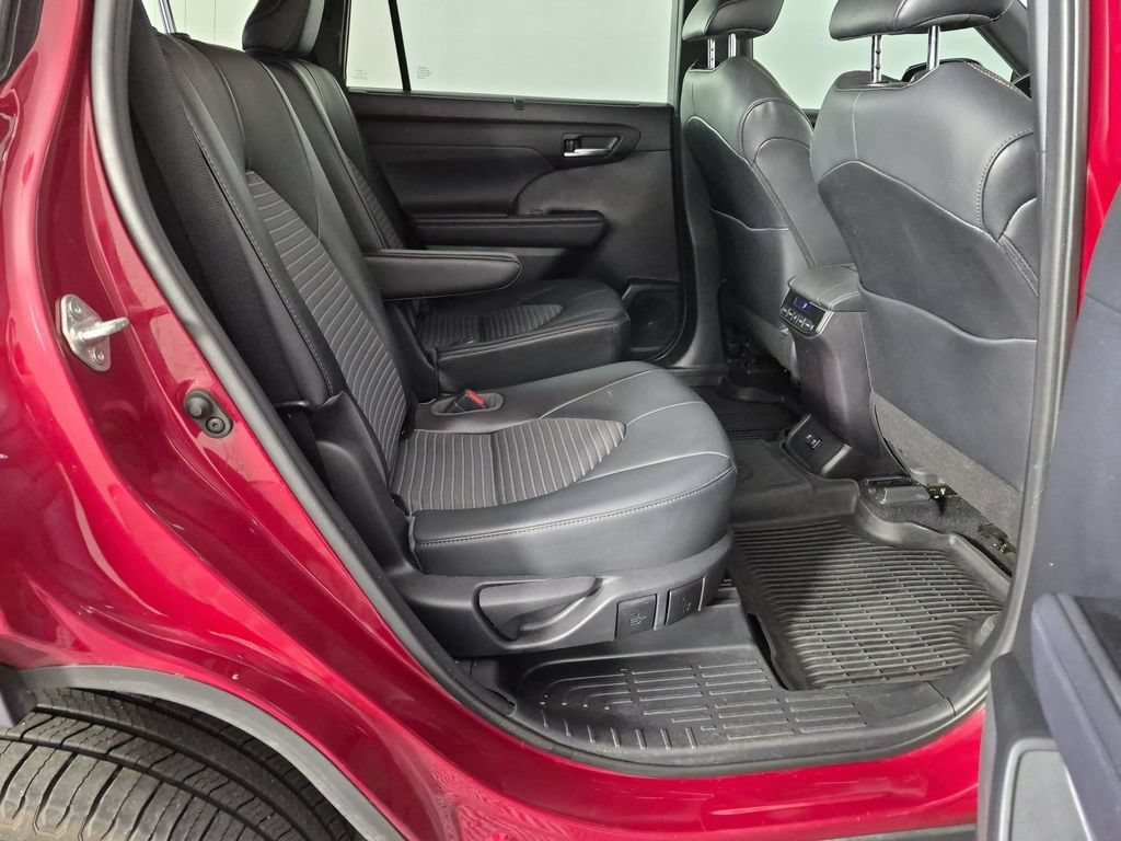 Used 2021 Toyota Highlander XSE AWD/4WD image 36