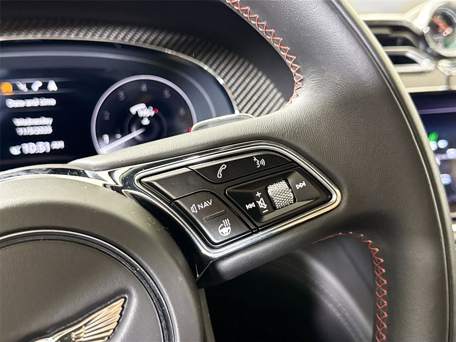 Used 2022 Bentley Bentayga image 23