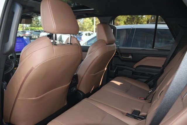 Used 2025 Toyota 4Runner Limited AWD/4WD image 10