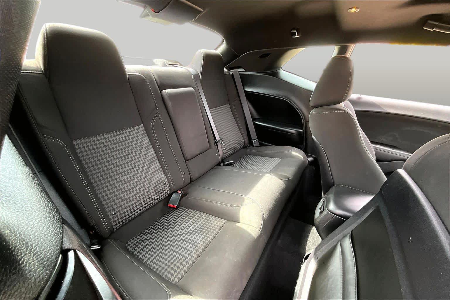 Used 2019 Dodge Challenger SXT RWD image 9