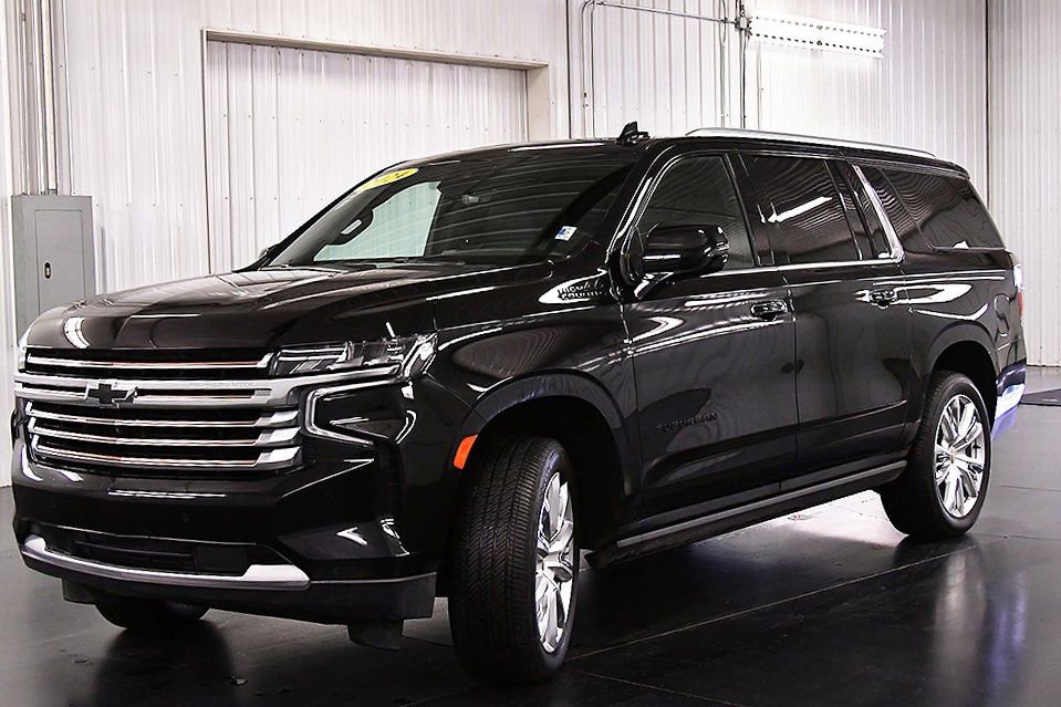 Used 2024 Chevrolet Suburban High Country AWD/4WD image 3