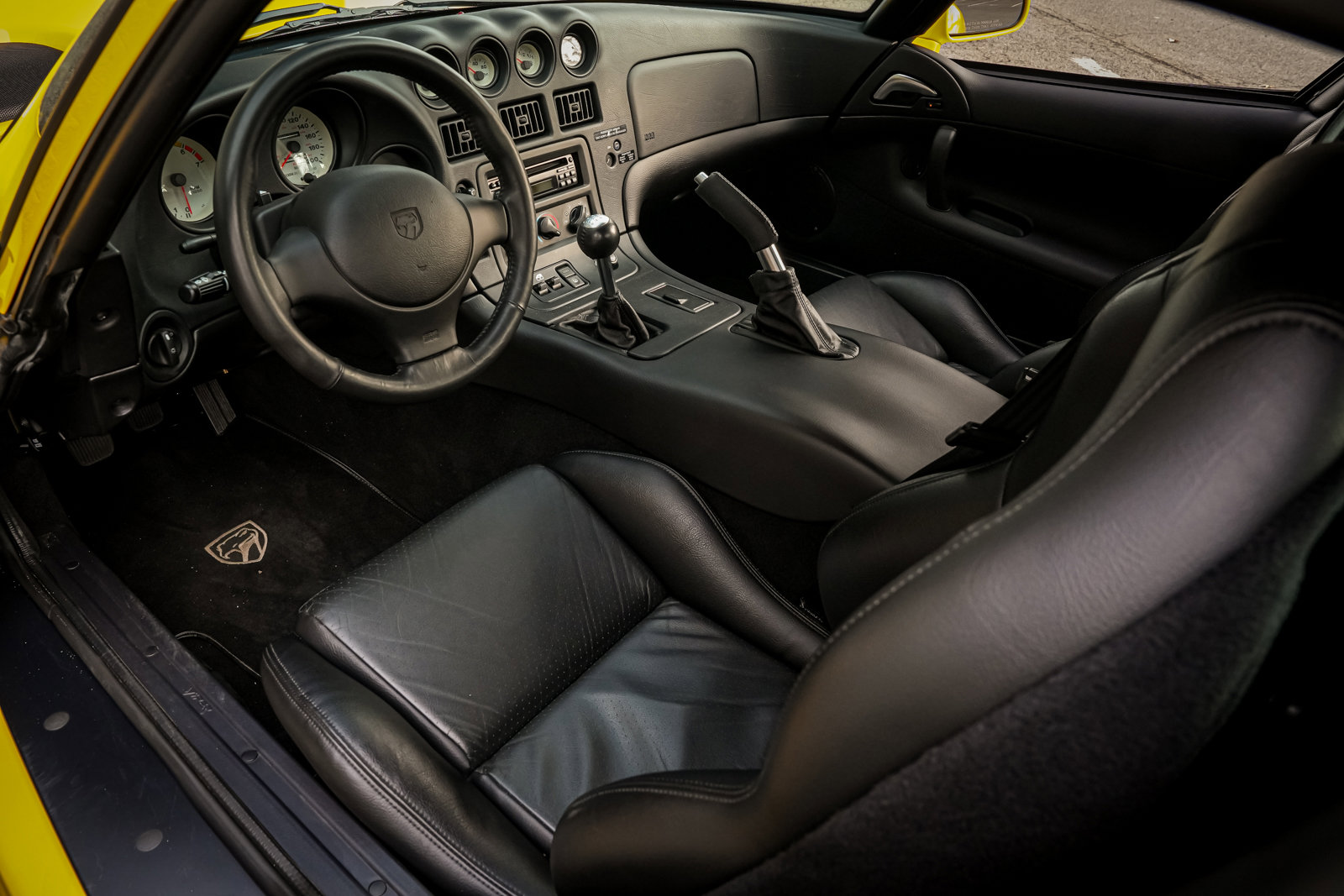 Used 2001 Dodge Viper GTS RWD image 11