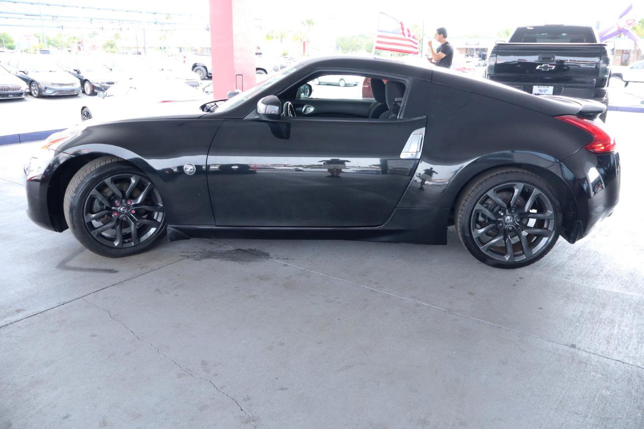 Used 2017 Nissan 370Z Coupe RWD image 10