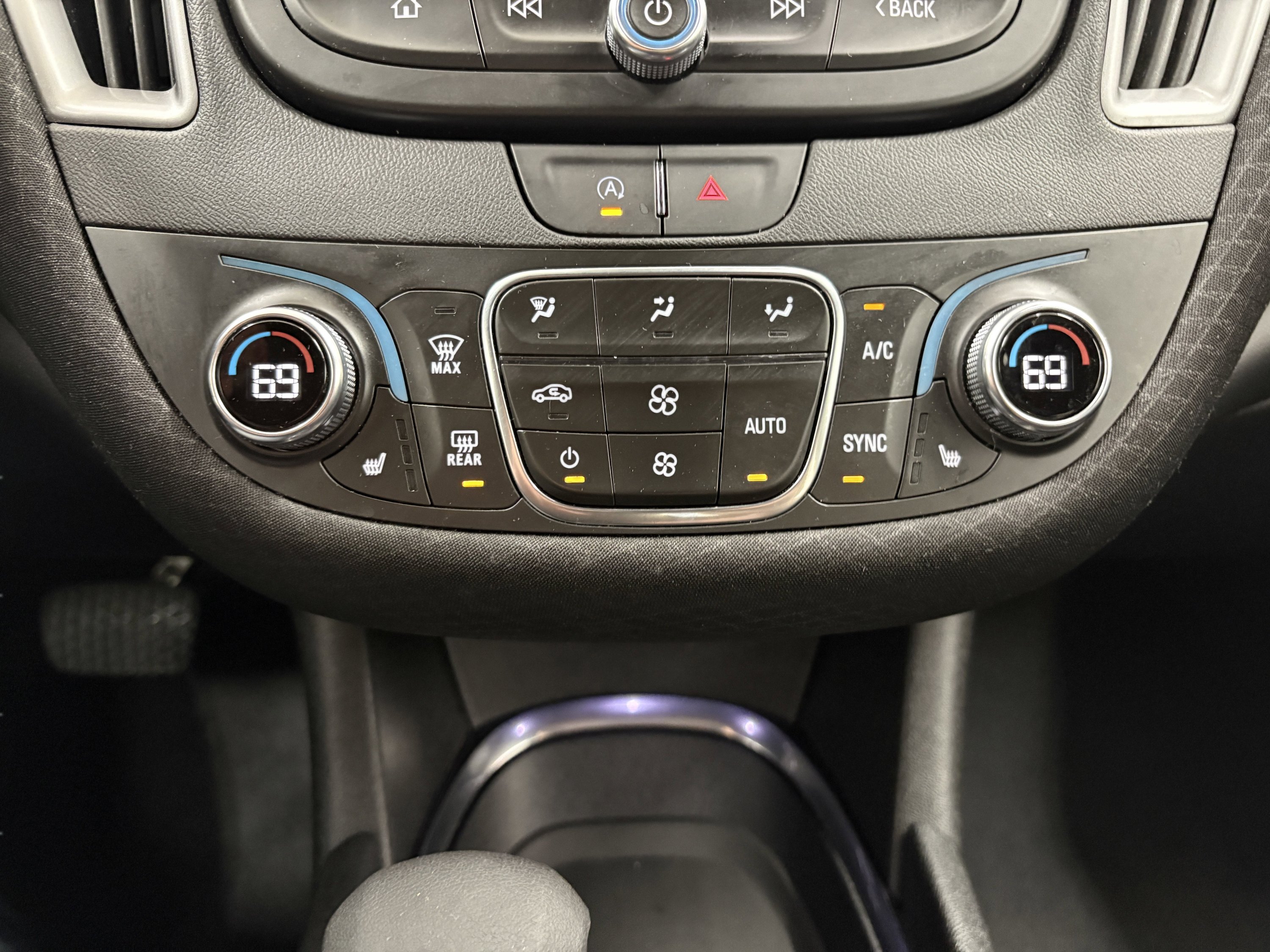 Used 2025 Chevrolet Malibu LT FWD image 16