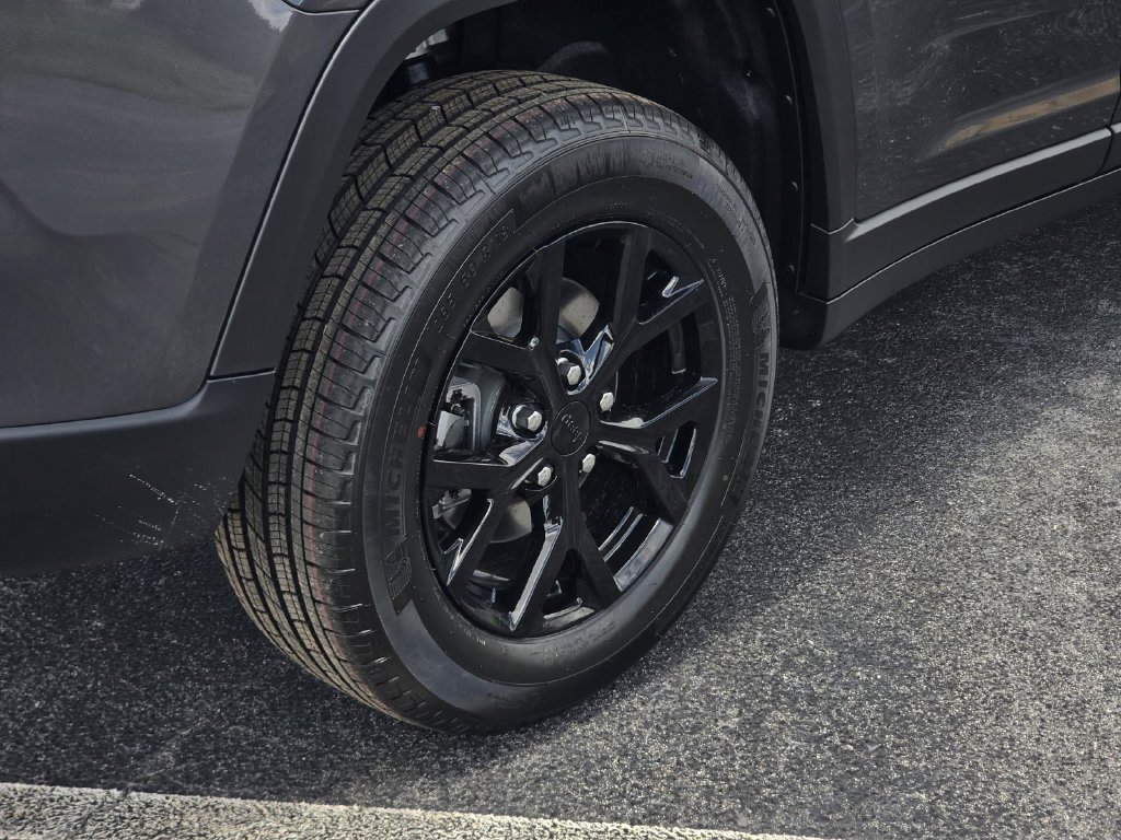New 2026 Jeep Grand Cherokee Altitude RWD image 9