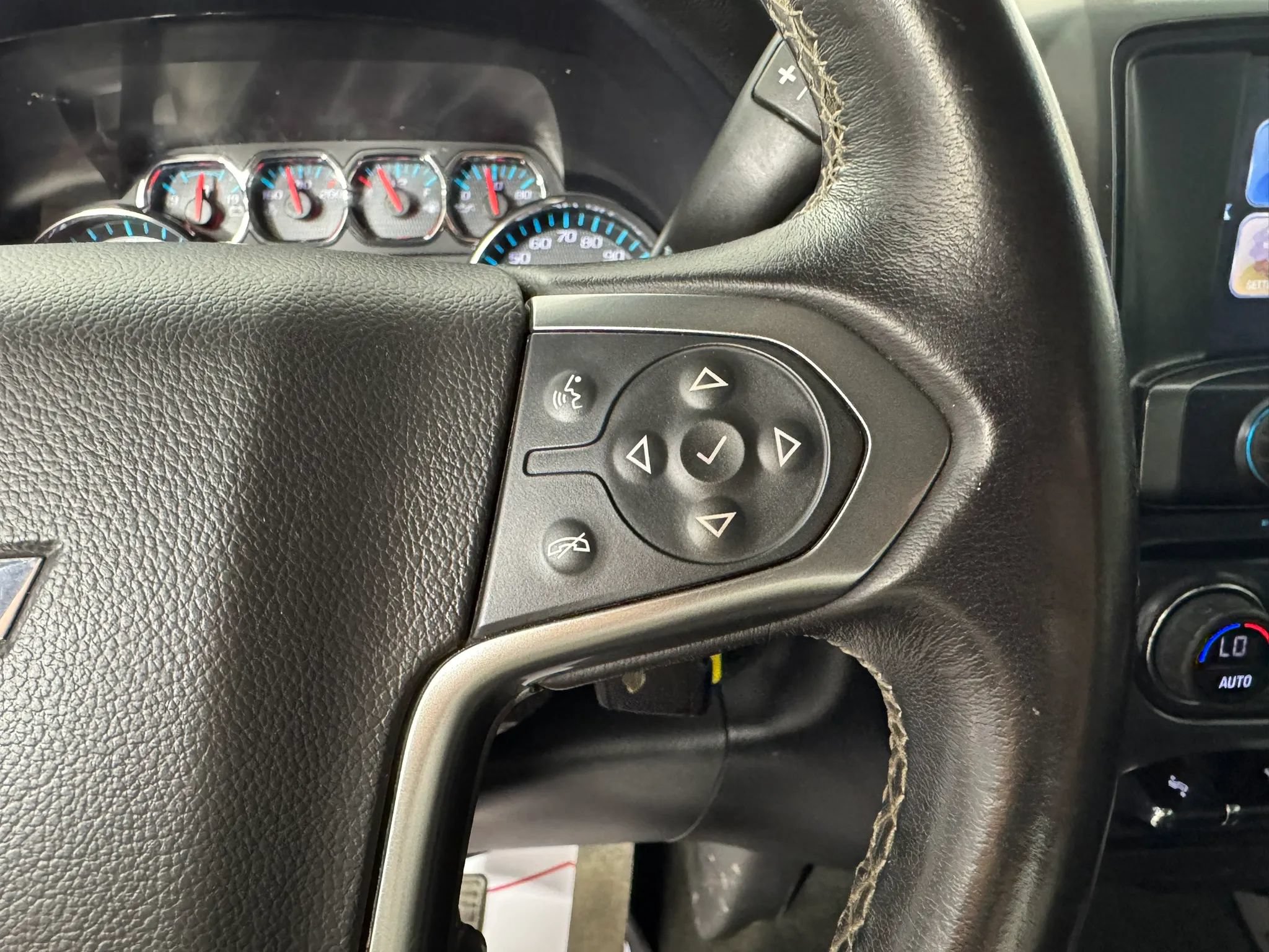 Used 2018 Chevrolet Silverado 1500 LT w/ All Star Edition AWD/4WD image 16