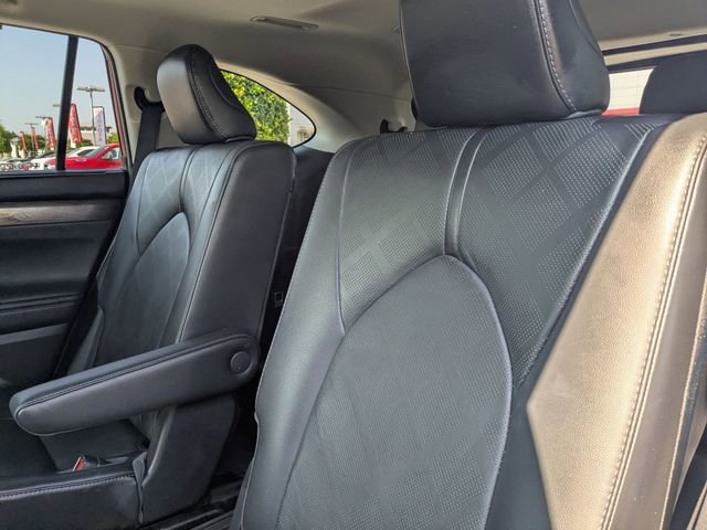 Used 2021 Toyota Highlander Platinum AWD/4WD image 28