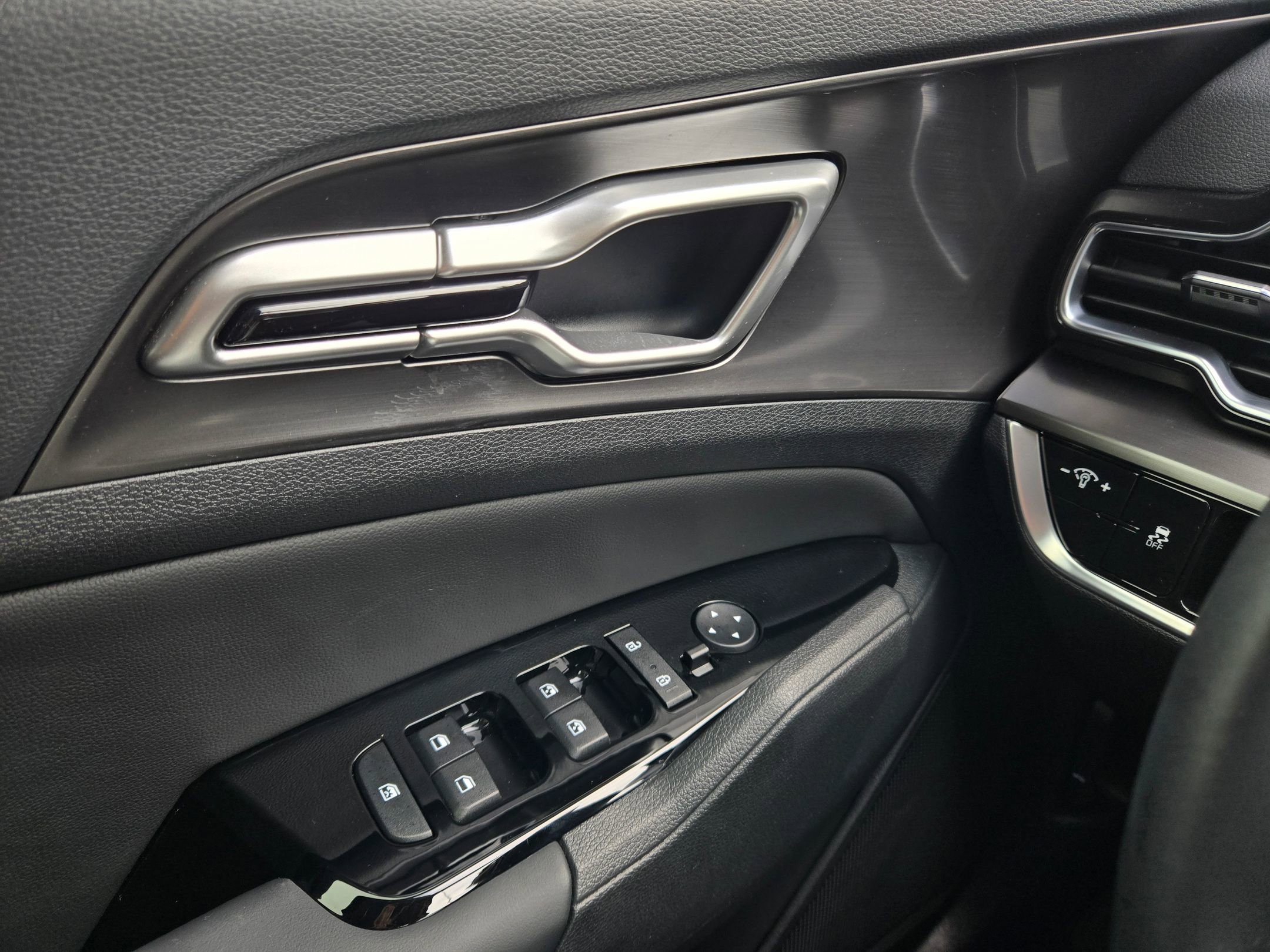 Used 2025 Kia Sportage EX image 21