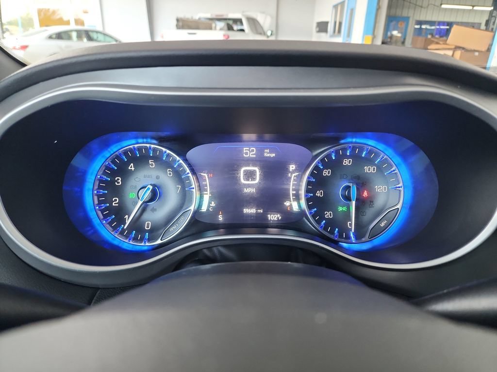 Used 2025 Chrysler Pacifica Select FWD image 22