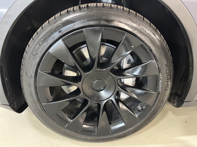 Used 2022 Tesla Model Y Long Range image 11