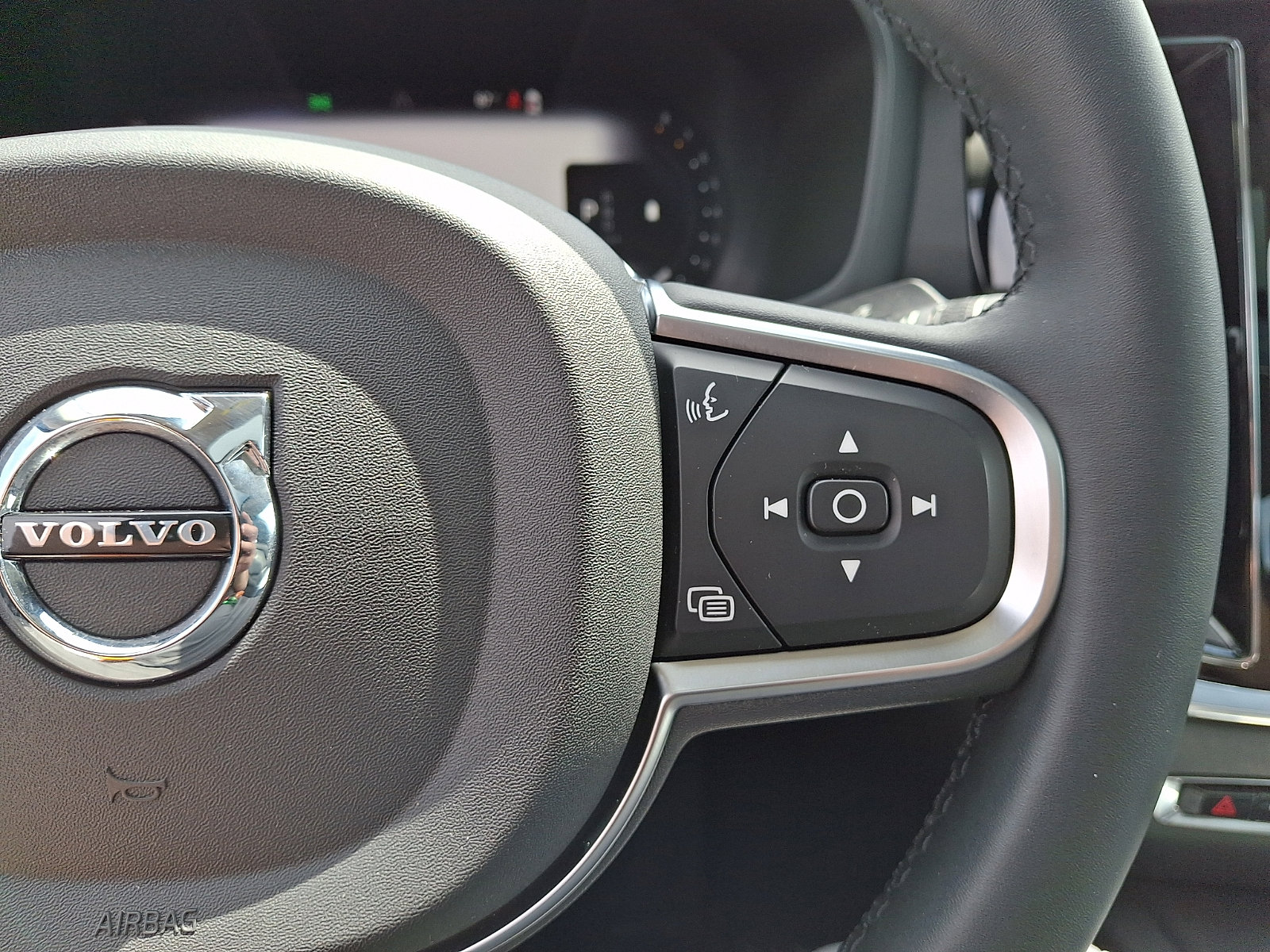 Certified 2025 Volvo S60 B5 Core AWD/4WD image 23