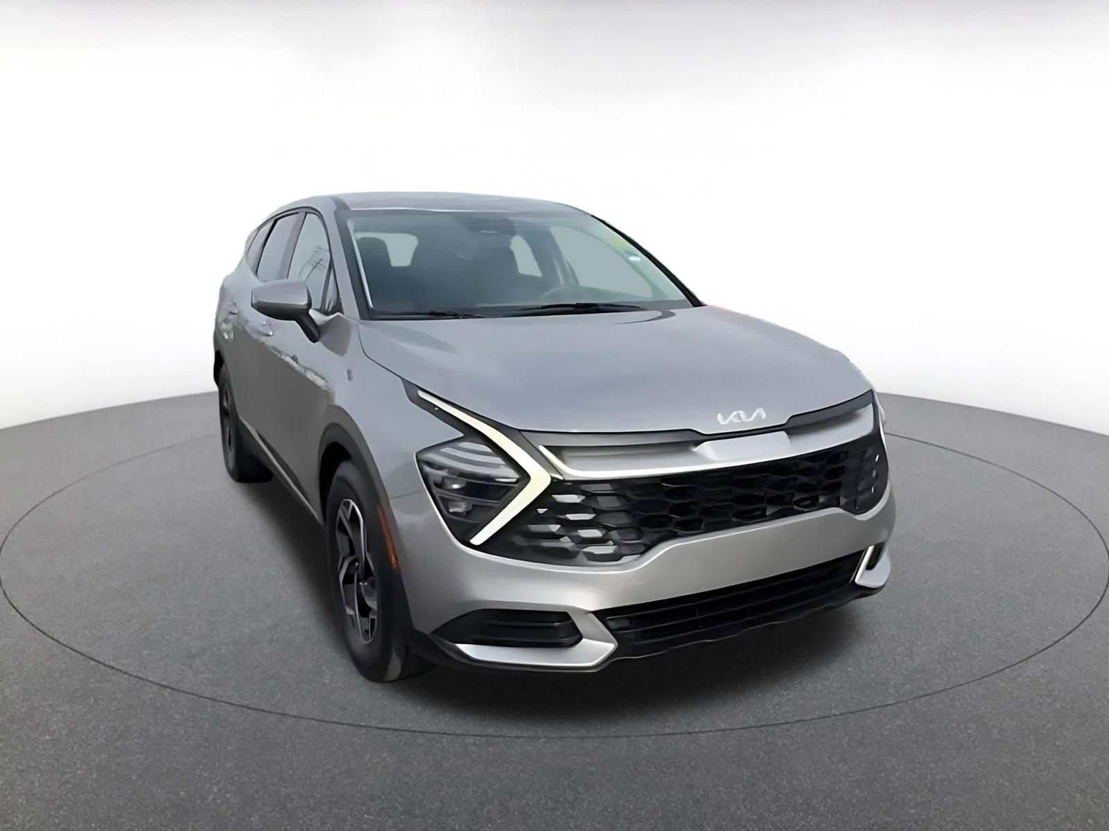 Used 2025 Kia Sportage LX image 3