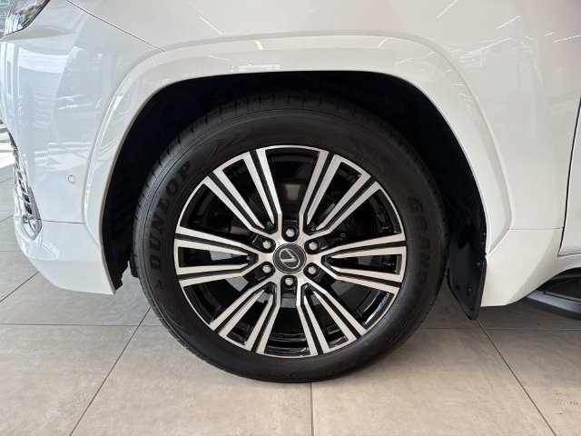 Certified 2026 Lexus LX 700h Luxury w/ Appearance Package AWD/4WD image 9