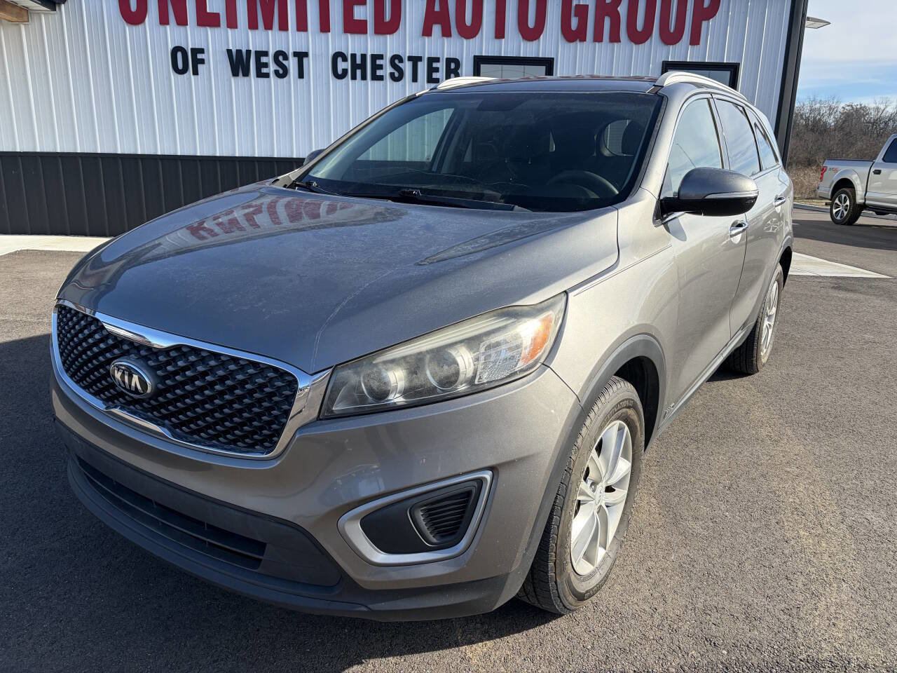 Used 2018 Kia Sorento FWD image 2