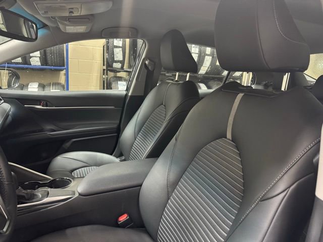 Used 2018 Toyota Camry SE w/ Convenience Package FWD image 12