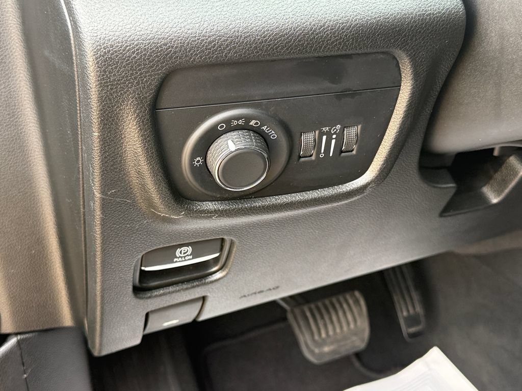 Used 2023 Jeep Grand Cherokee L Laredo AWD/4WD image 19