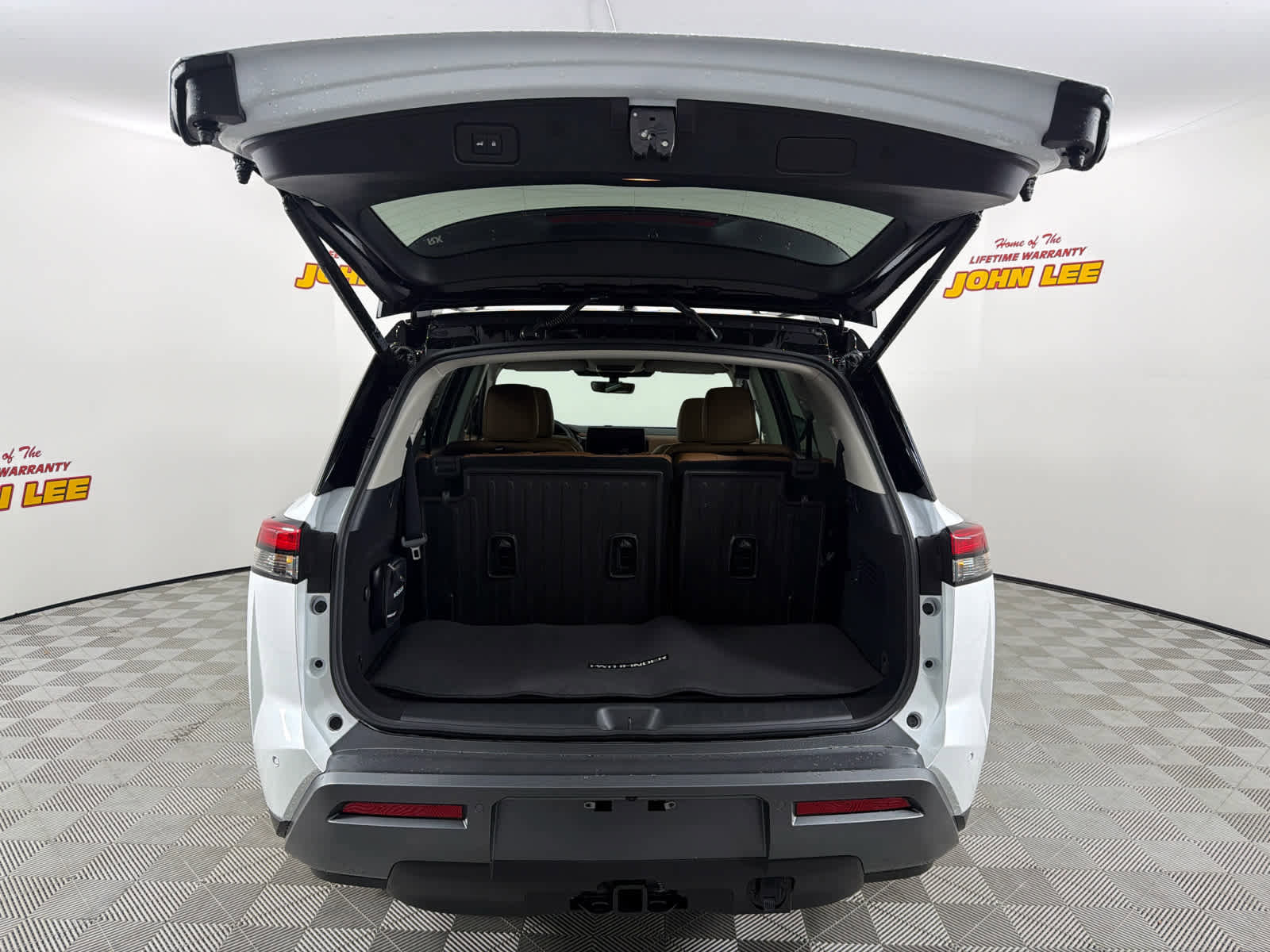 New 2026 Nissan Pathfinder Platinum image 5