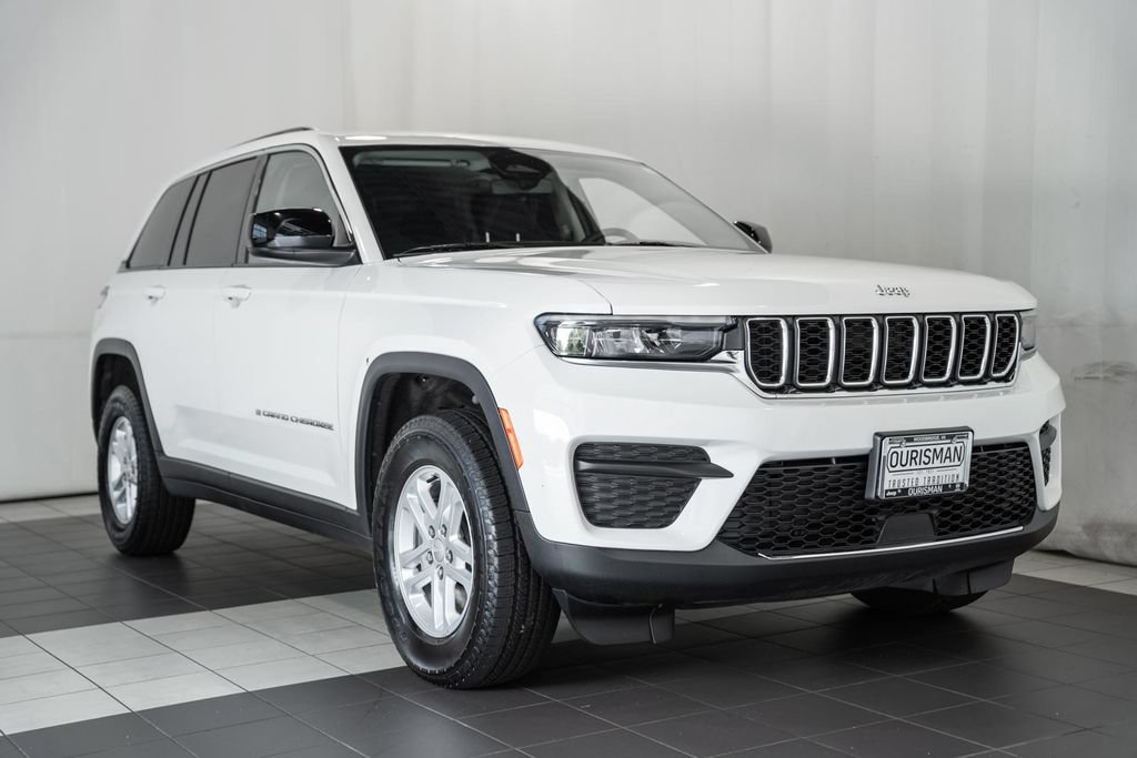 Certified 2023 Jeep Grand Cherokee Laredo w/ Luxury Tech Group I AWD/4WD image 1