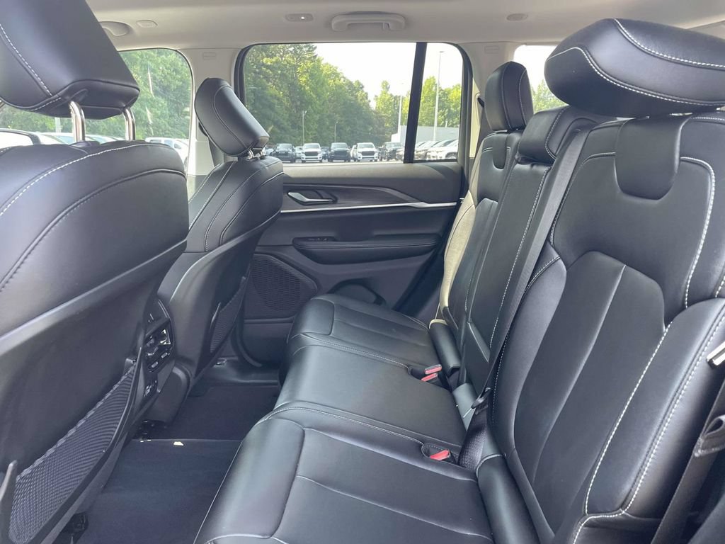 Used 2023 Jeep Grand Cherokee Limited w/ Black Appearance Package AWD/4WD image 20