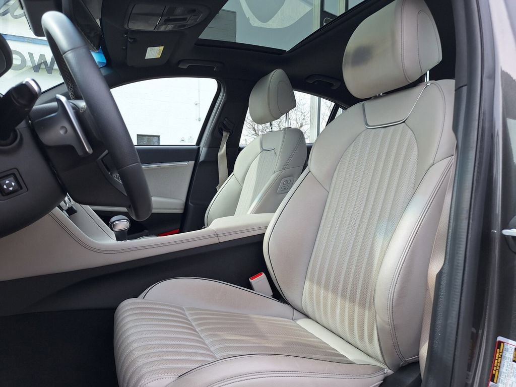Used 2023 Genesis G70 2.0T w/ Sport Prestige Package image 23