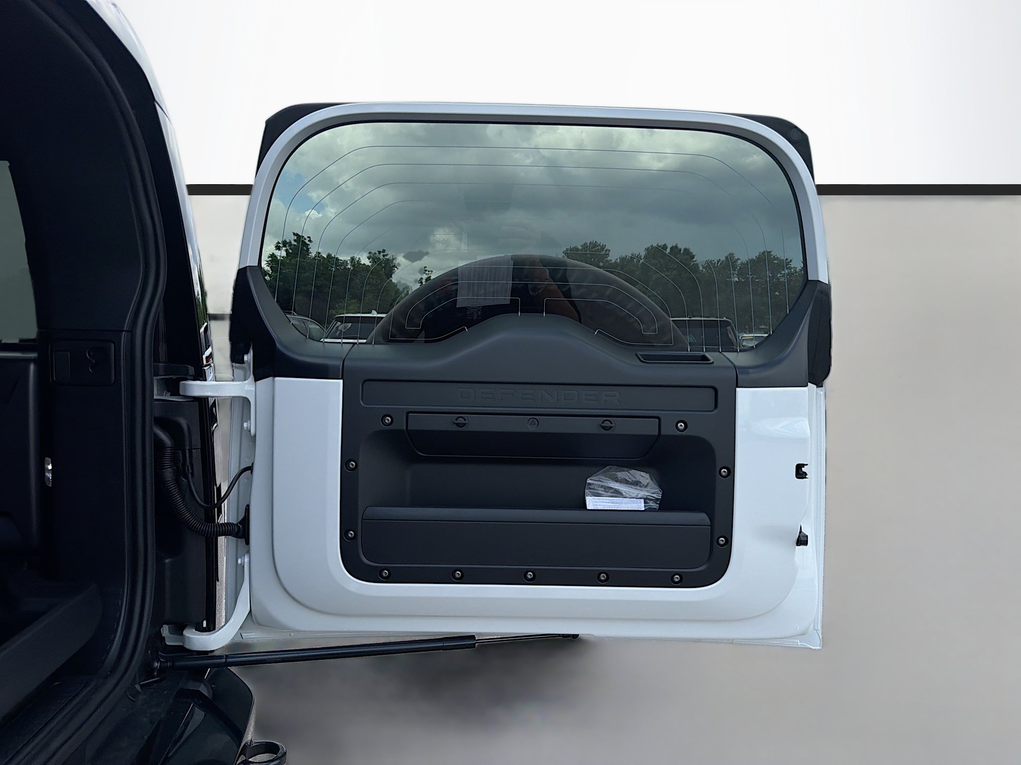 New 2026 Land Rover Defender 130 X-Dynamic SE AWD/4WD image 13