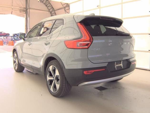 Certified 2025 Volvo XC40 B5 Plus AWD/4WD image 4