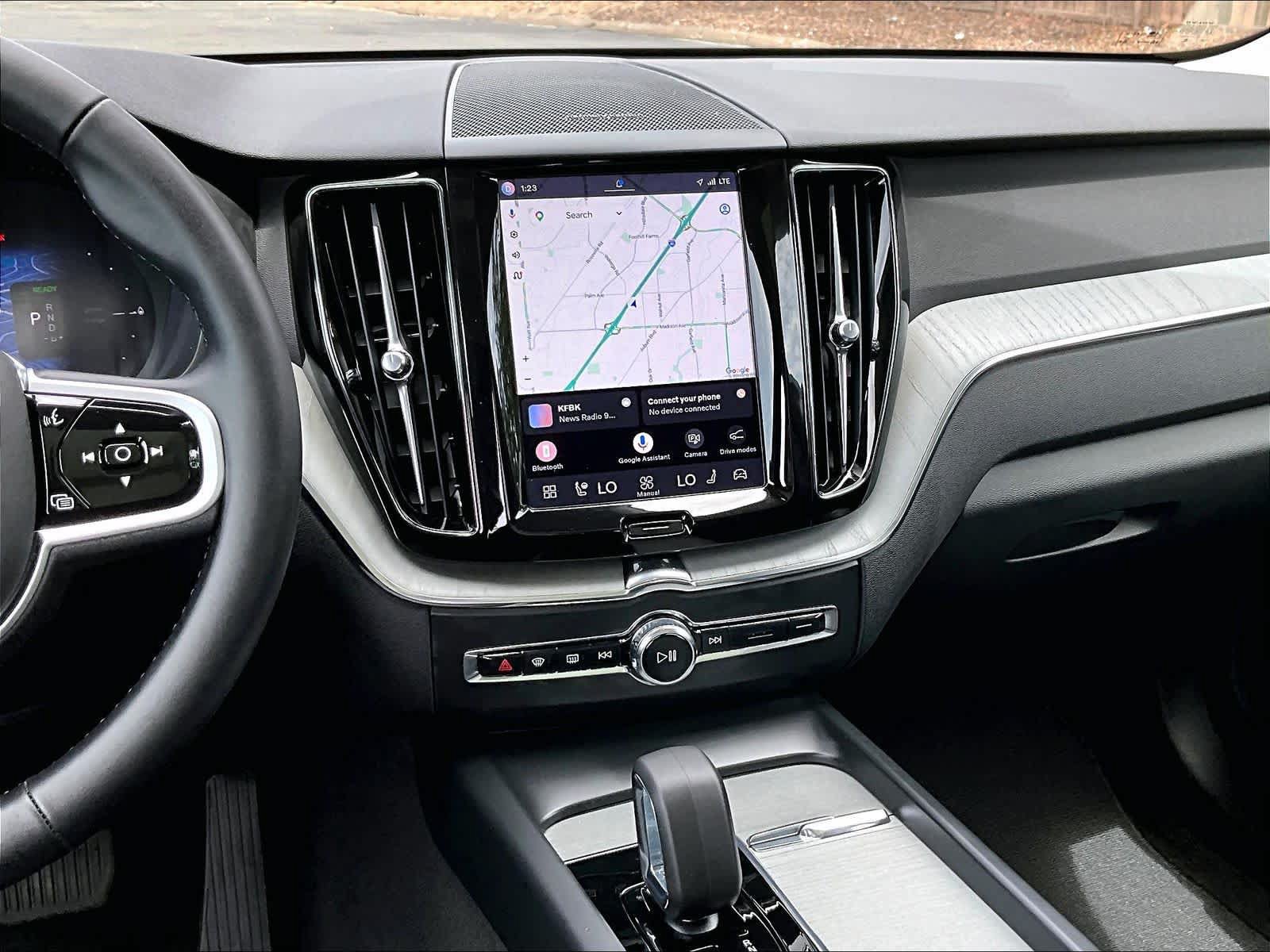 Used 2025 Volvo XC60 T8 Plus AWD/4WD image 9