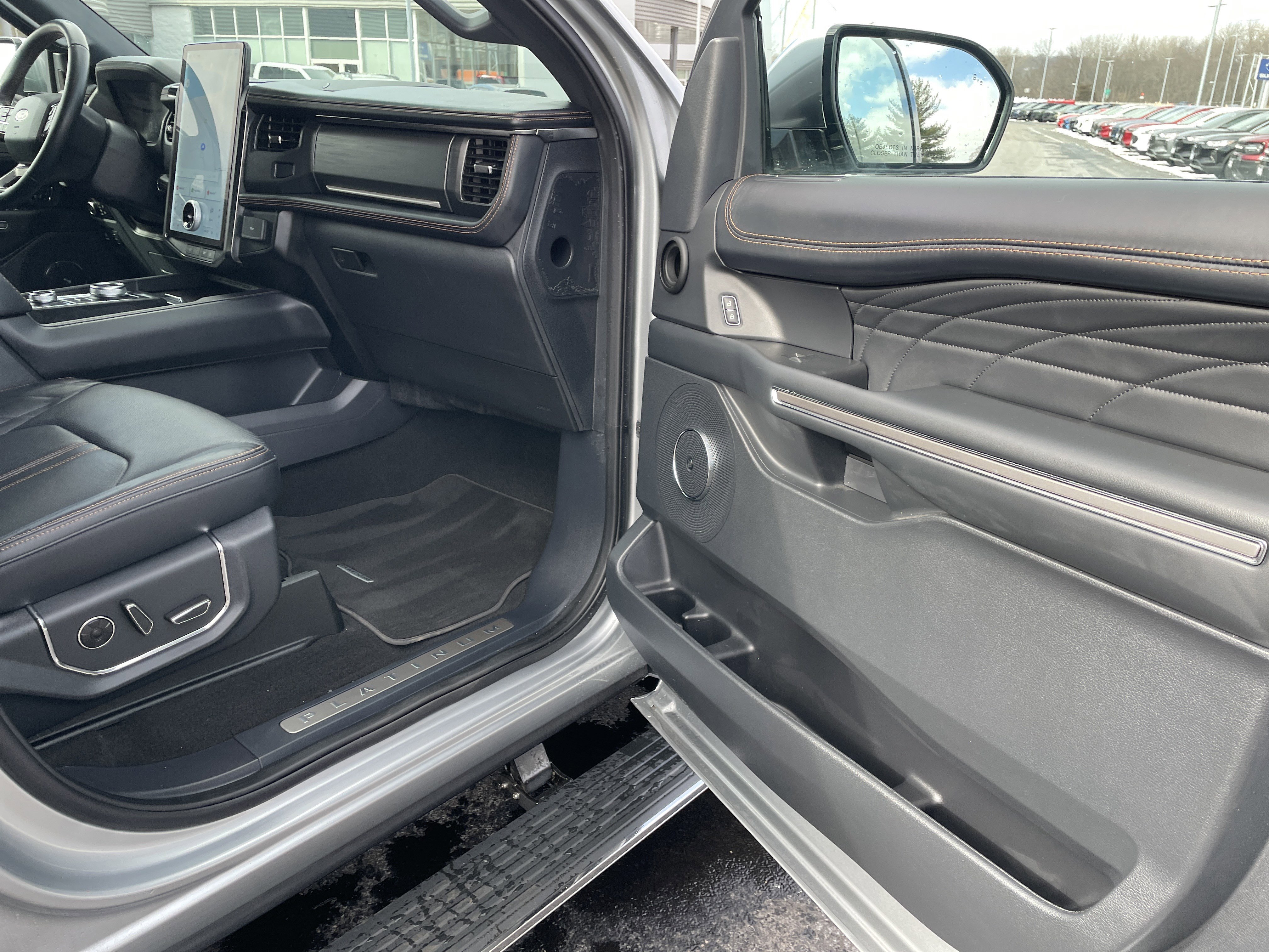 Used 2024 Ford Expedition Platinum image 21