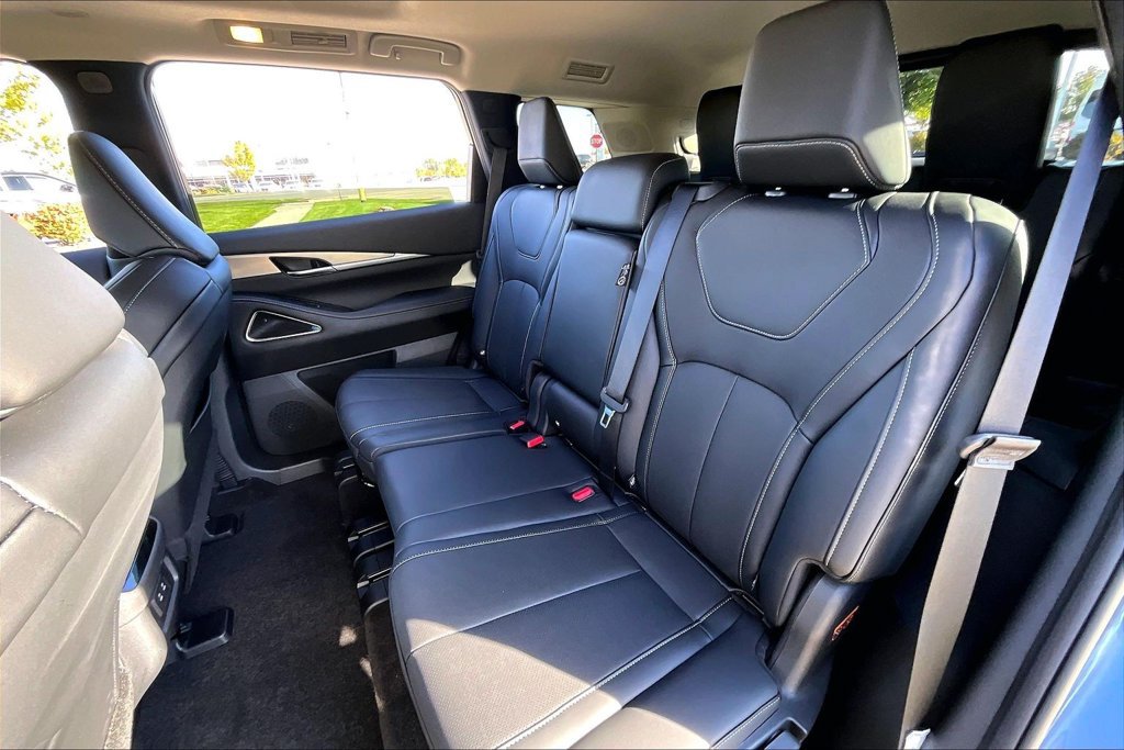 Certified 2027 INFINITI QX60 Luxe w/ Cargo Package AWD/4WD image 32