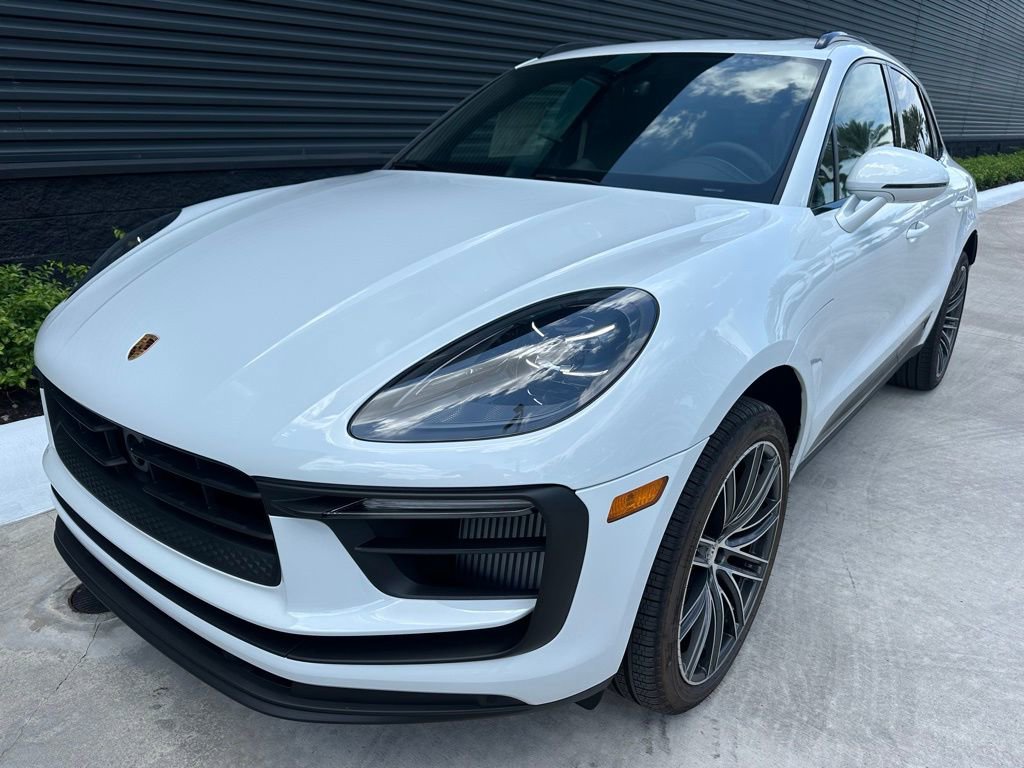 Certified 2025 Porsche Macan S image 6