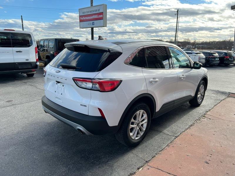 Used 2022 Ford Escape SE image 3
