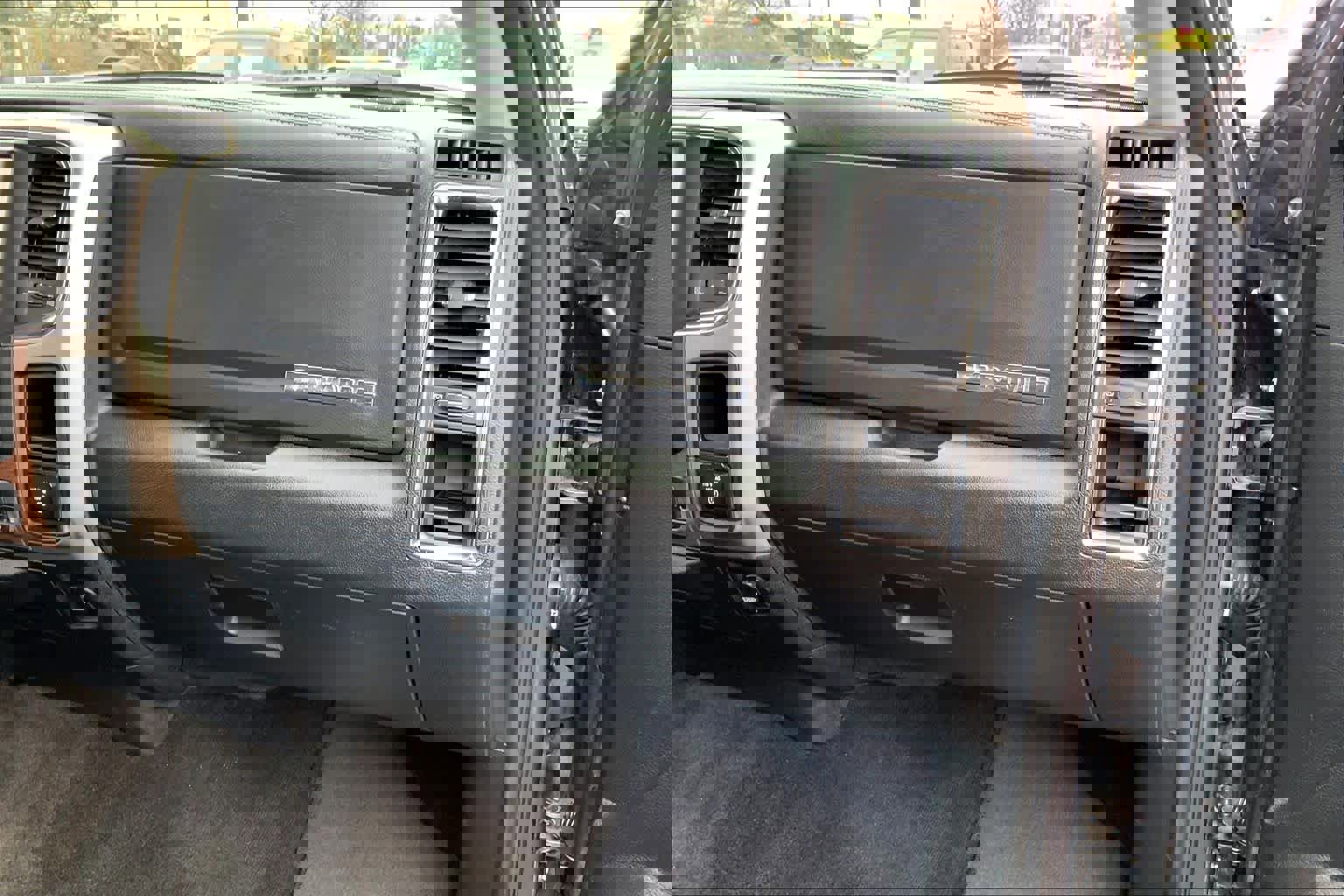 Used 2017 RAM 1500 Laramie image 16