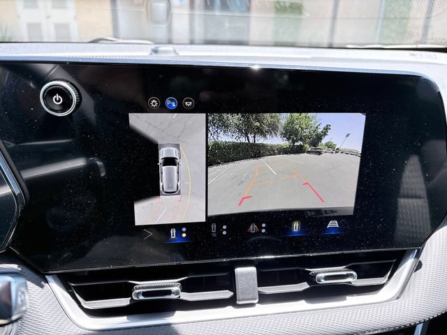 New 2026 Chevrolet Equinox LT w/ Safety and Technology Package FWD image 9