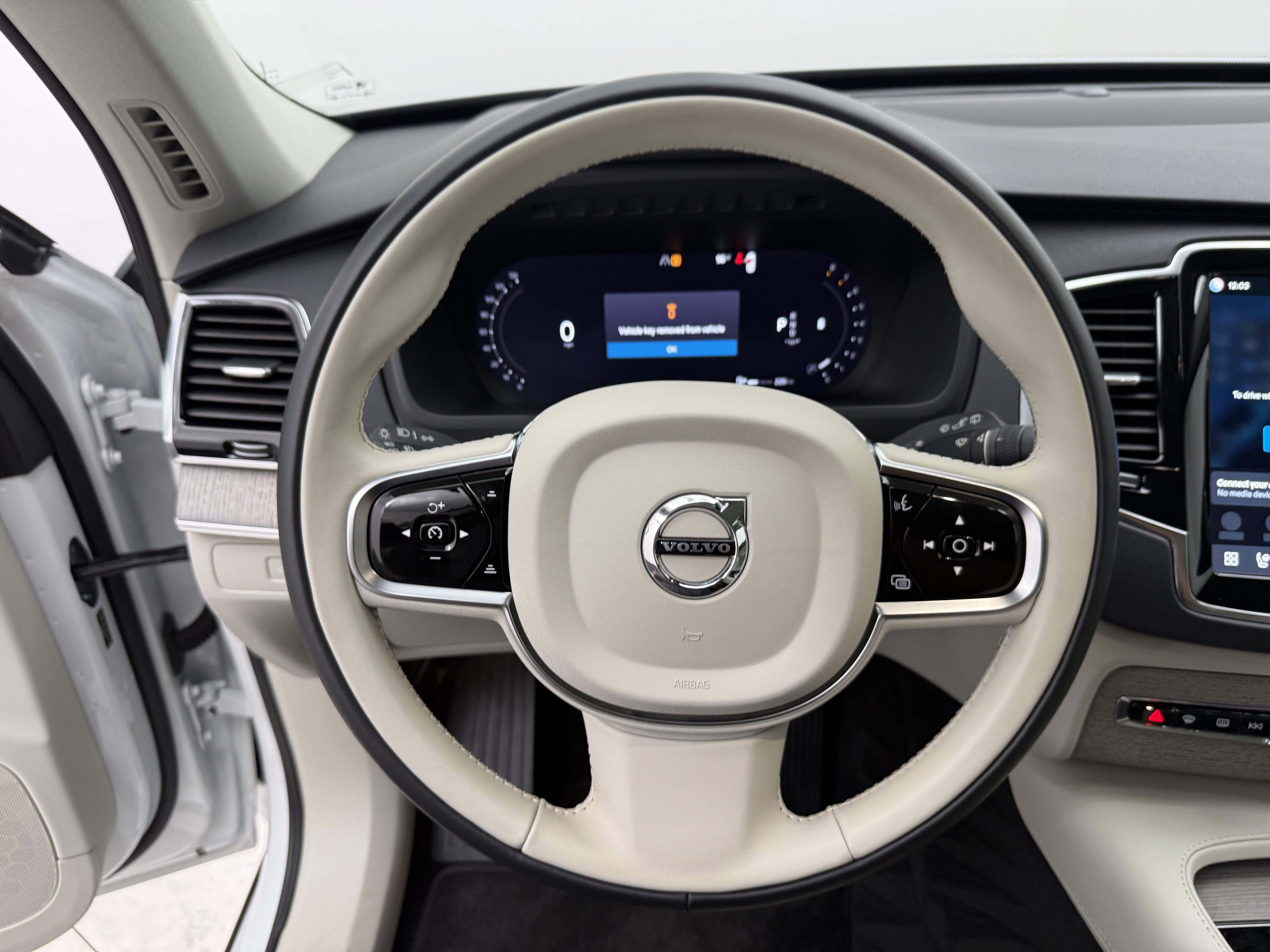 Certified 2025 Volvo XC90 B5 Plus w/ Protection Package Premier AWD/4WD image 14