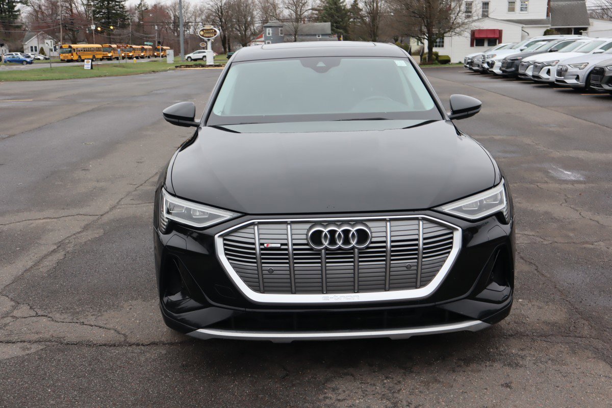 Used 2021 Audi e-tron Premium image 2