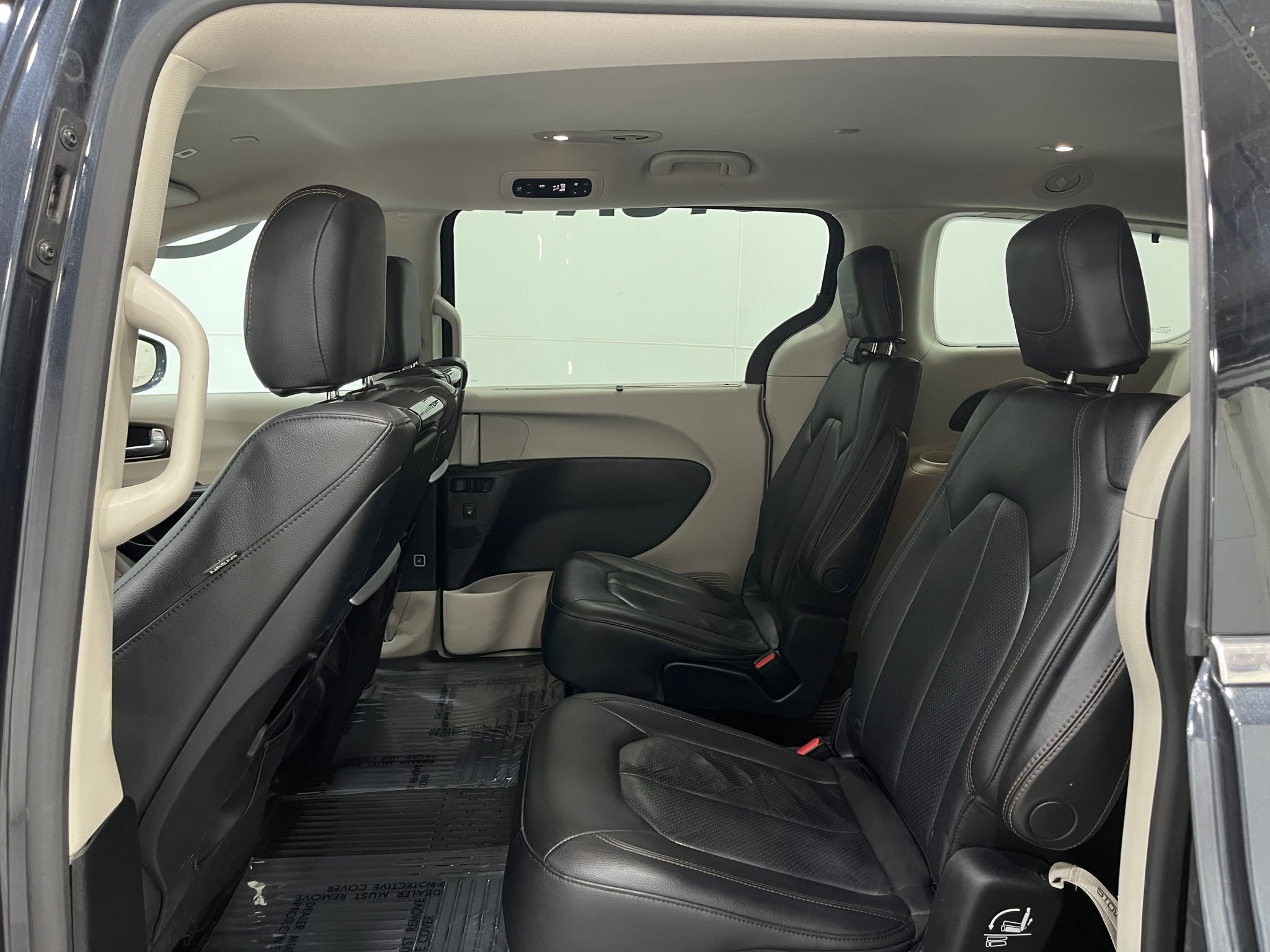 Used 2019 Chrysler Pacifica Touring-L Plus w/ Advanced Safetytec Group FWD image 30