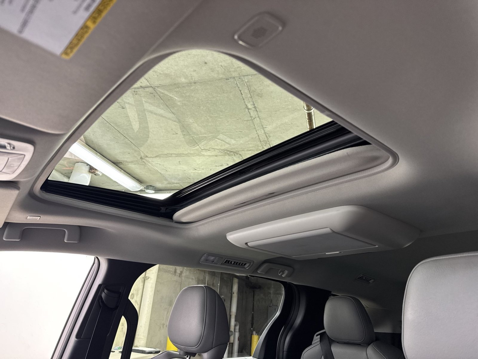 Used 2026 Toyota Sienna XLE FWD image 36