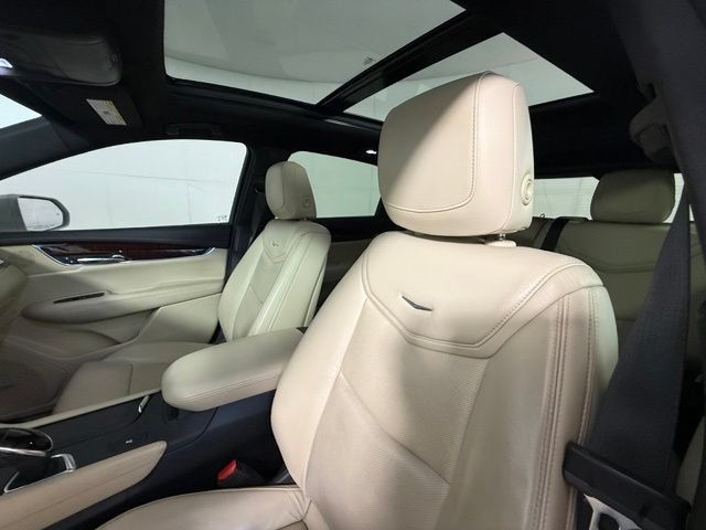 Used 2017 Cadillac XT5 Luxury w/ Driver Awareness Package FWD image 15