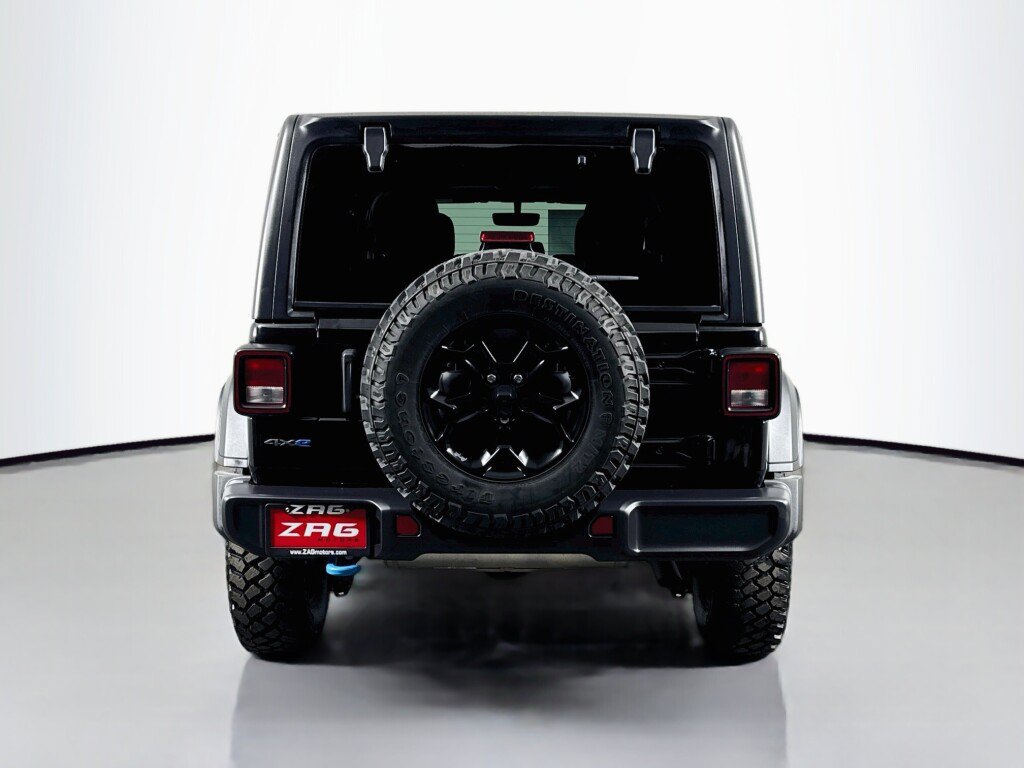 Used 2023 Jeep Wrangler Unlimited w/ Cold Weather Group AWD/4WD image 4