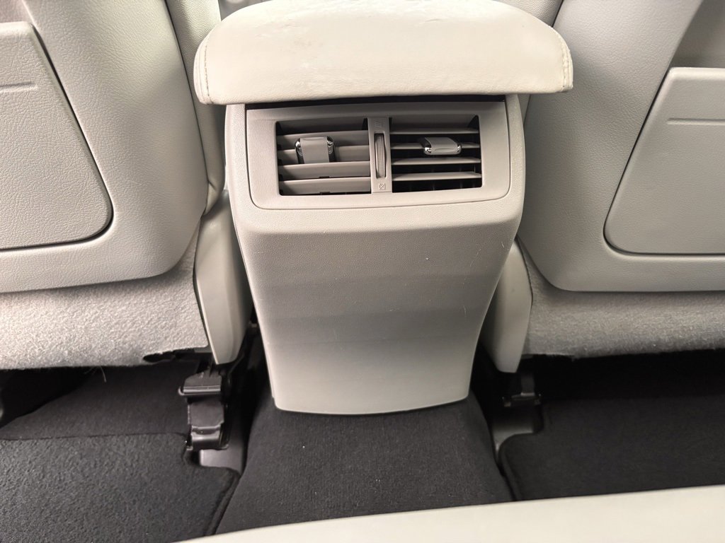 Used 2013 Toyota Venza XLE image 19
