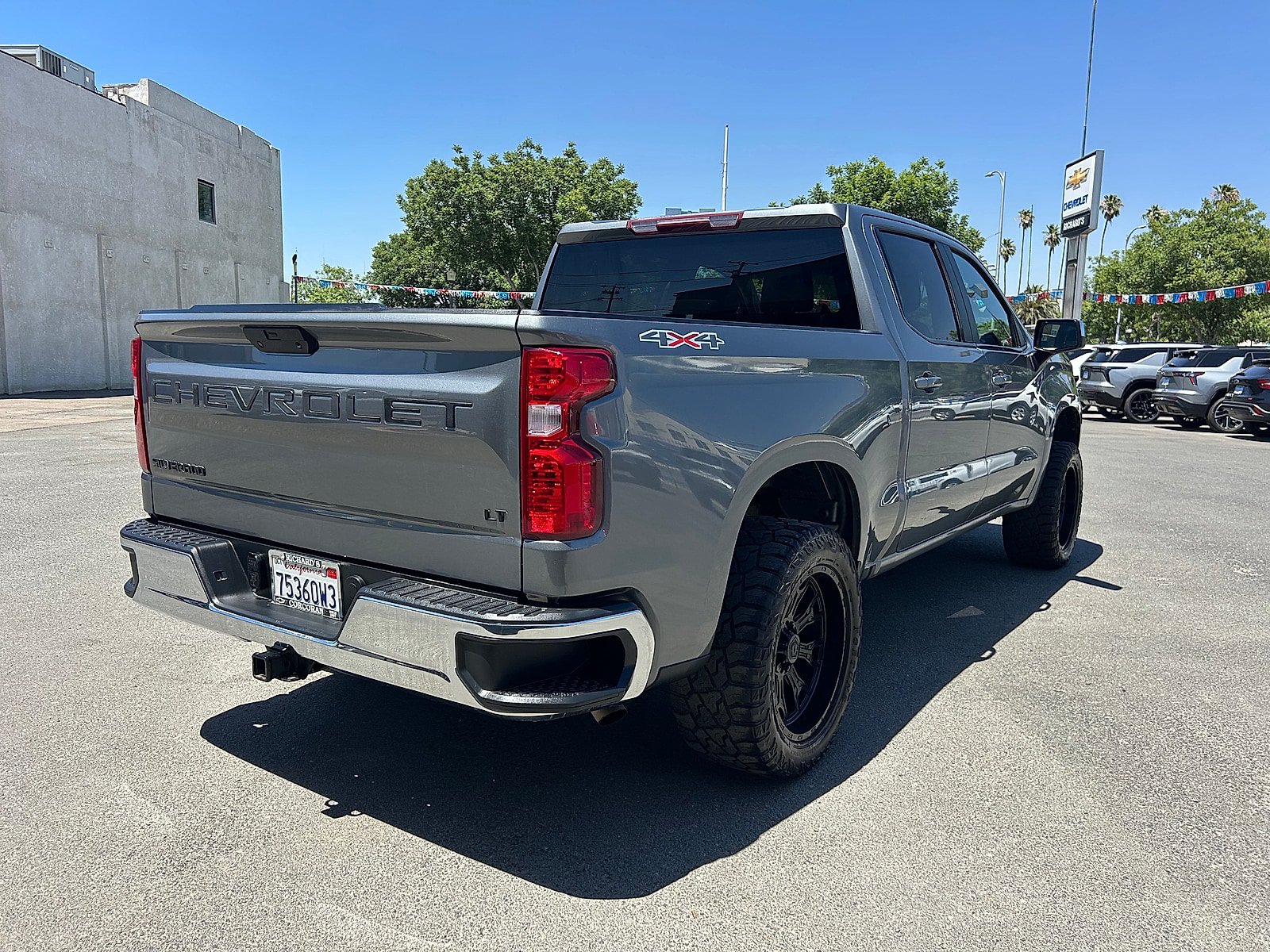 Used 2021 Chevrolet Silverado 1500 LT AWD/4WD image 3