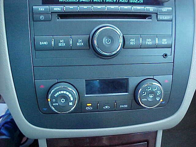 Used 2008 Buick Lucerne CXL image 24