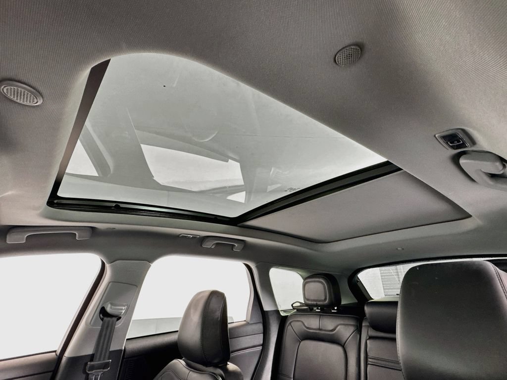 Used 2022 Lincoln Corsair AWD w/ Premium Package image 14