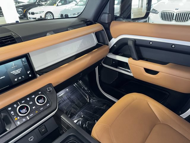 Used 2024 Land Rover Defender 110 SE AWD/4WD image 30