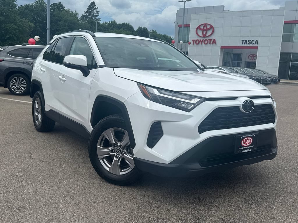 Used 2025 Toyota RAV4 XLE AWD/4WD image 1