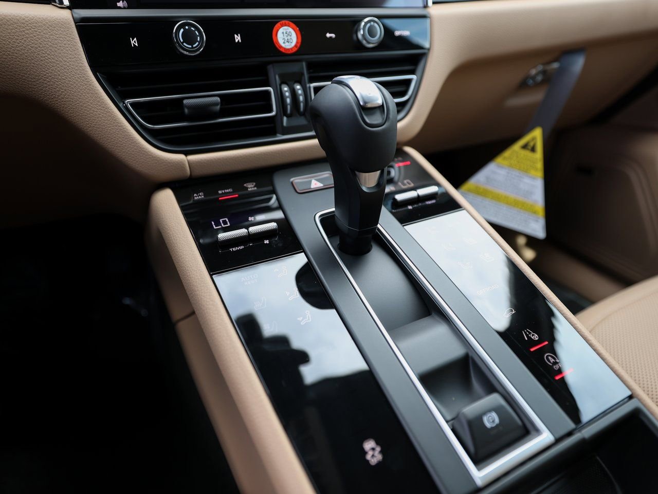 Certified 2025 Porsche Macan image 20